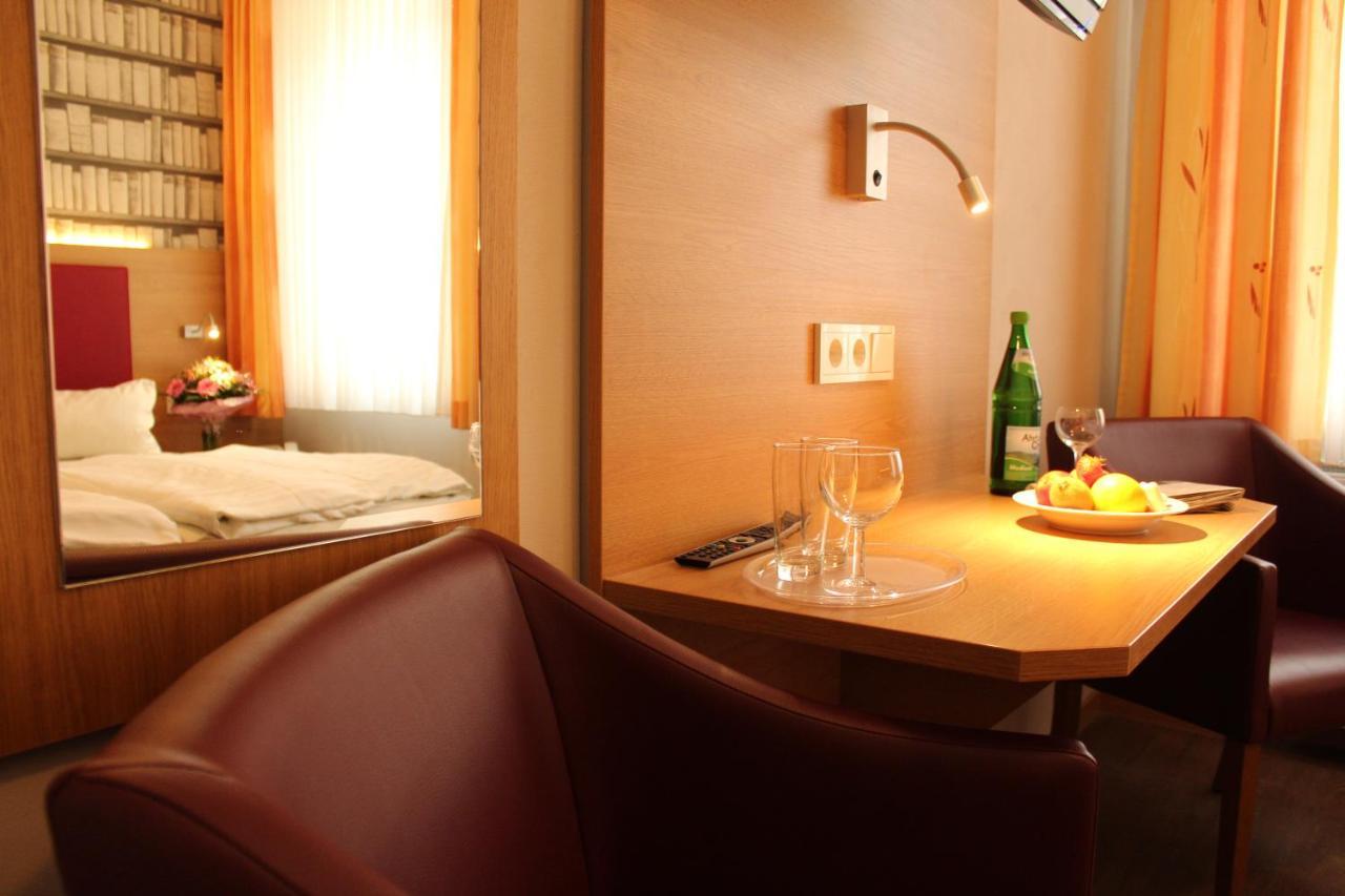 Land-Gut-Hotel Zur Post Altenahr Exterior foto